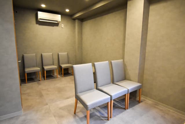 「荏原町駅前メンタルクリニック」待合室